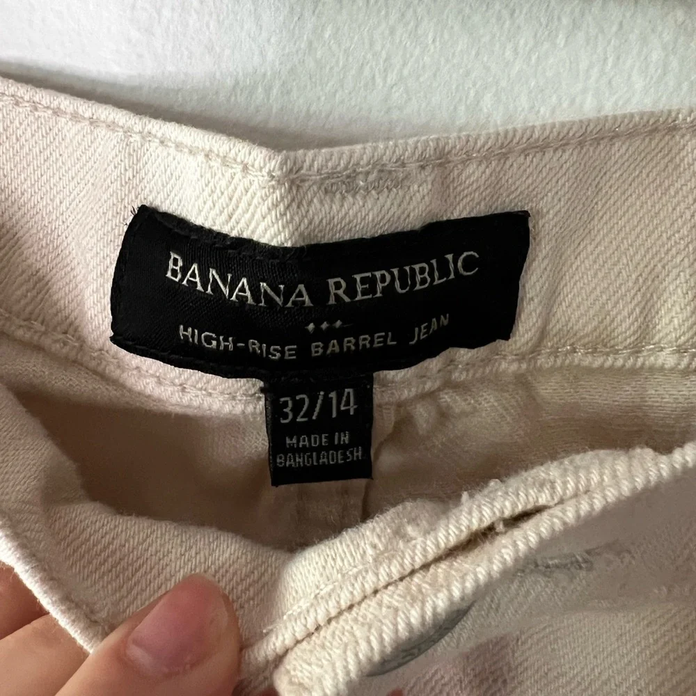 Banana Republic Women's Cream High Rise Barrel Cargo Jeans - Picture 2 of 5